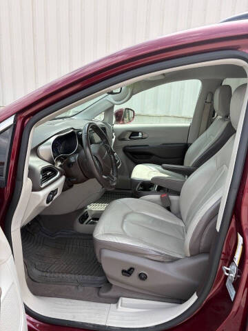 2017 Chrysler Pacifica Touring-L