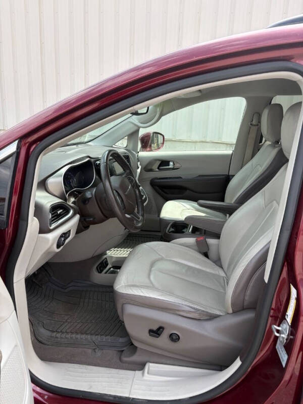 2017 Chrysler Pacifica Touring-L