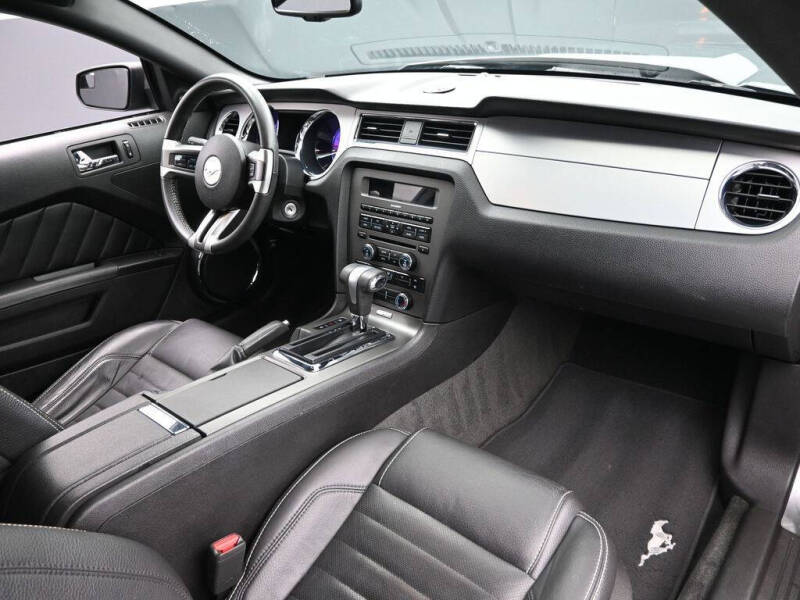 2011 Ford Mustang V6