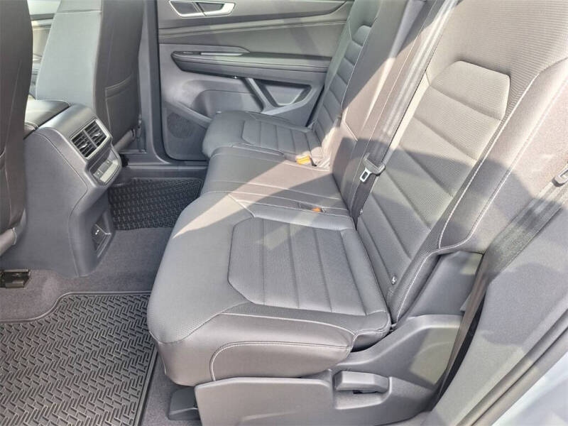 2026 Volkswagen Atlas Cross Sport SEL R-Line Black 4Motion