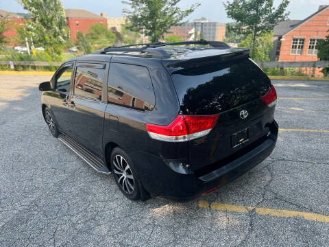 2011 Toyota Sienna LE 7-Passenger