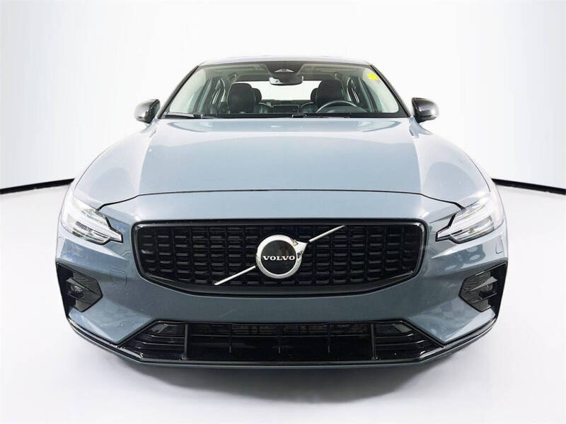 2023 Volvo S60 B5 Core Dark Theme