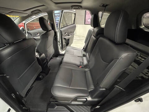 2016 Toyota Prius v Five