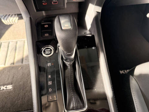2024 Nissan Kicks SR