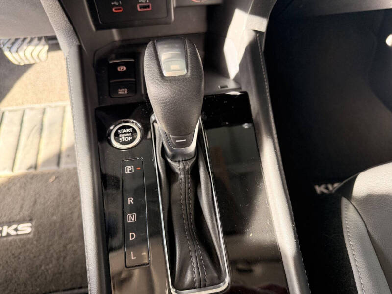 2024 Nissan Kicks SR