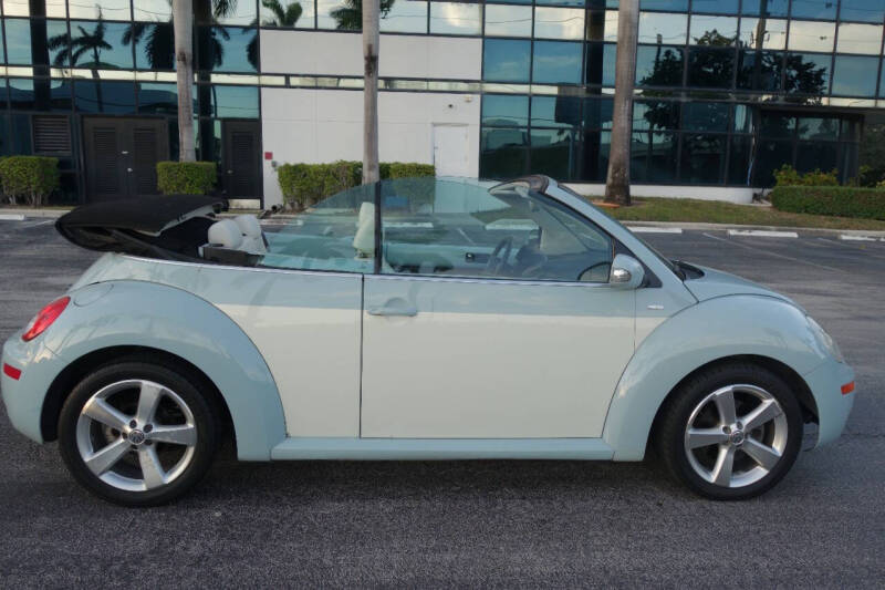 2010 Volkswagen New Beetle Convertible Final Edition PZEV
