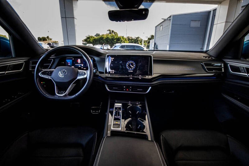 2024 Volkswagen Atlas Cross Sport SEL R-Line 4Motion