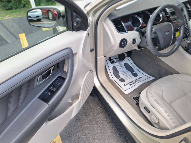 2011 Ford Taurus SEL