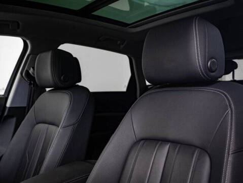 2022 Audi e-tron quattro Premium