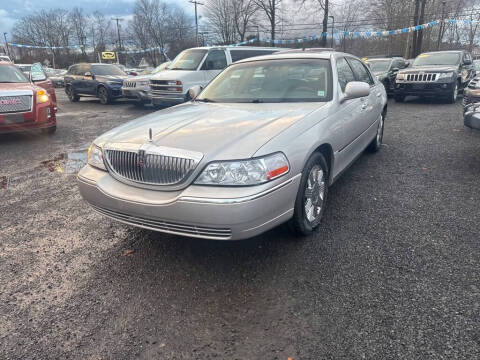 2005 Lincoln Town Car Signature Limited