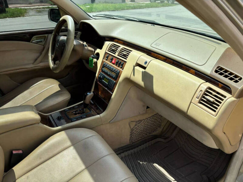 2002 Mercedes-Benz E-Class E 320