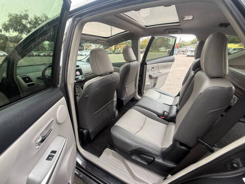 2017 Toyota Prius v Five