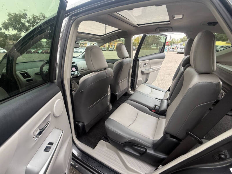 2017 Toyota Prius v Five