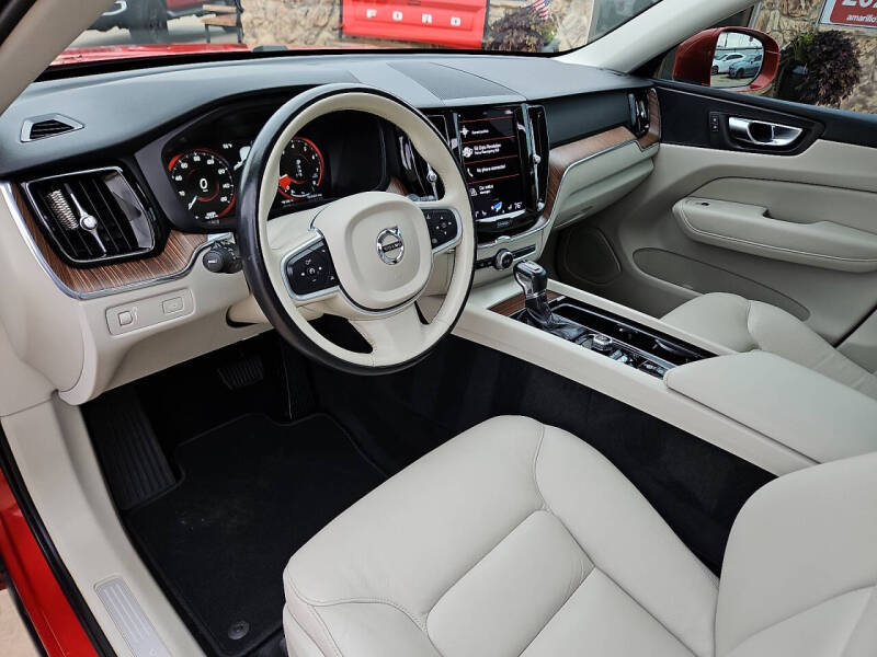 2021 Volvo XC60 T6 Momentum