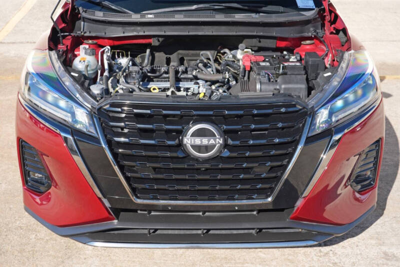 2023 Nissan Kicks SR