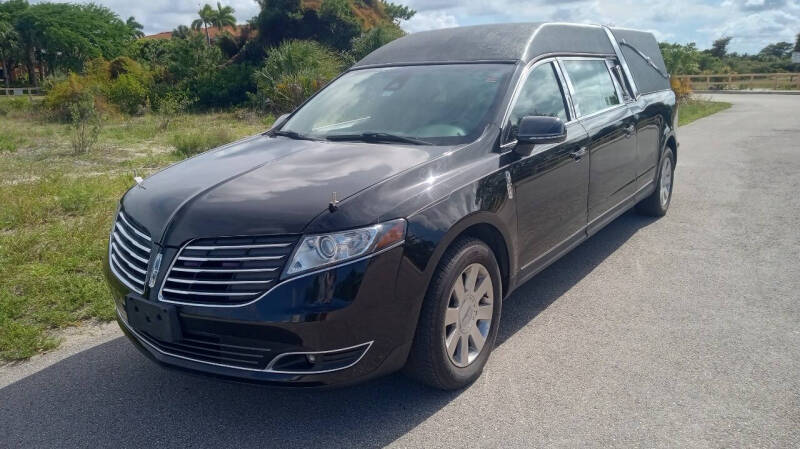 2017 Lincoln MKT's photo