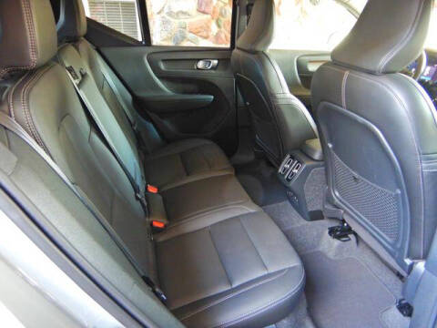 2025 Volvo XC40 B5 Core Bright Theme