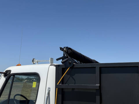 2015 Freightliner M2 106