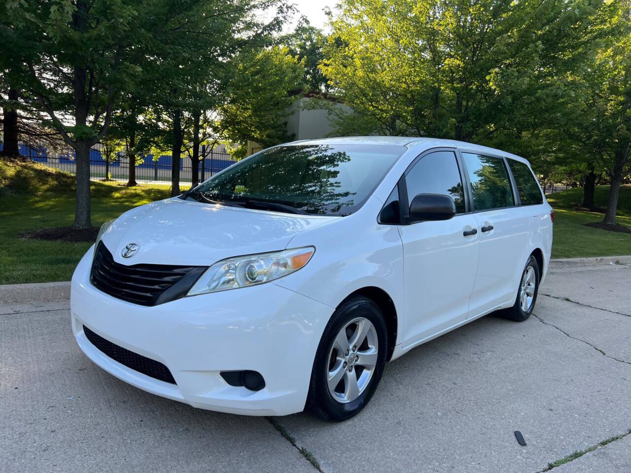 2015 Toyota Sienna L 7 Passenger 4dr Mini Van's photo