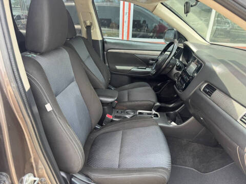 2016 Mitsubishi Outlander SE