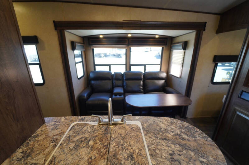 2017 Cruiser RV Stryker 3010