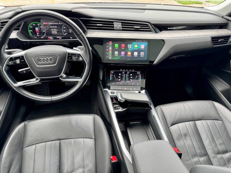 2021 Audi e-tron quattro Premium