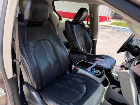 2017 Chrysler Pacifica Touring-L Plus