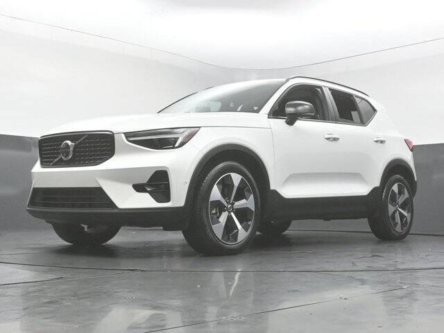 2026 Volvo XC40 B5 Plus