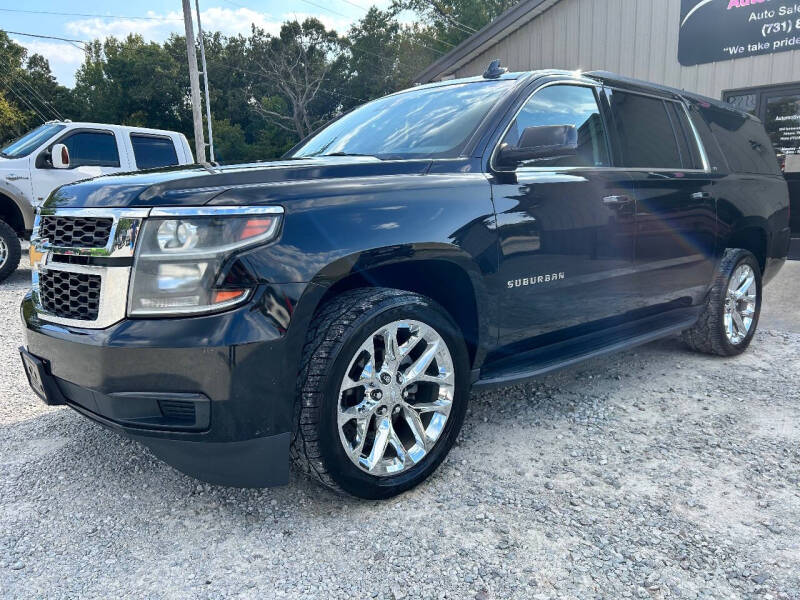 2019 Chevrolet Suburban LT photo 2