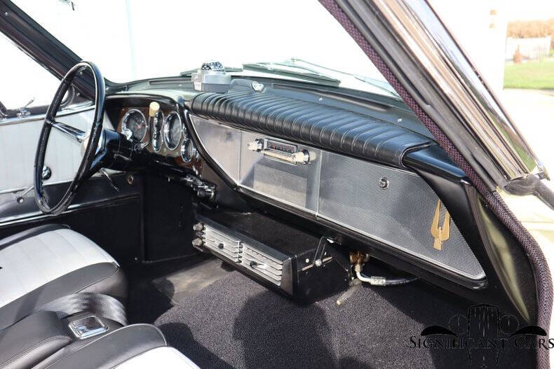 1962 Studebaker GT Hawk