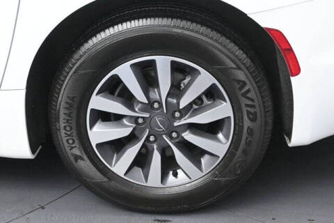 2024 Chrysler Pacifica Plug-In Hybrid Select