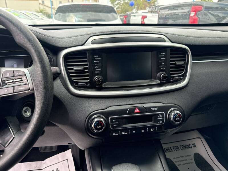 2019 Kia Sorento S V6