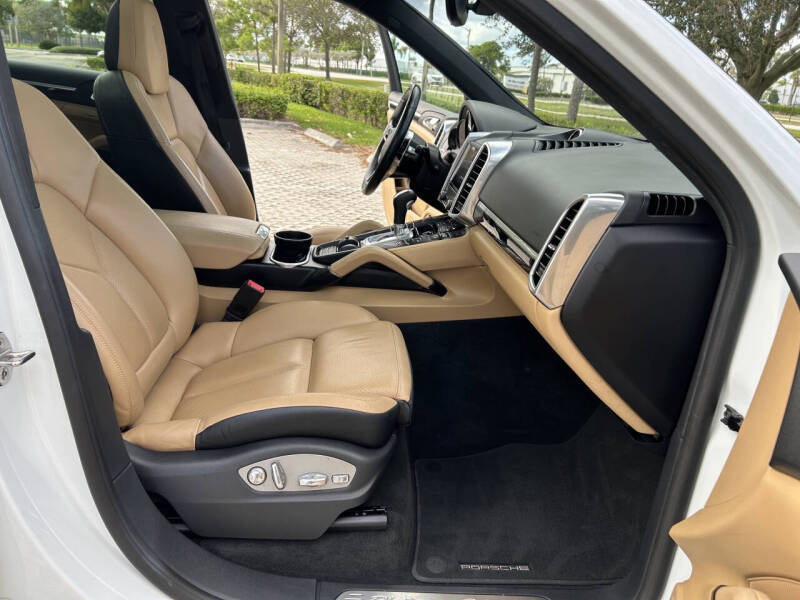 2017 Porsche Cayenne Platinum Edition