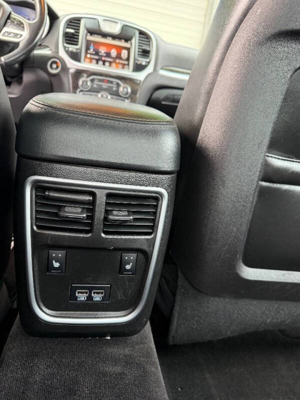 2018 Chrysler 300 Limited