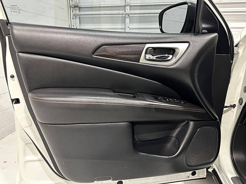 2020 Nissan Pathfinder SV