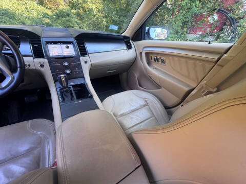 2017 Ford Taurus SEL