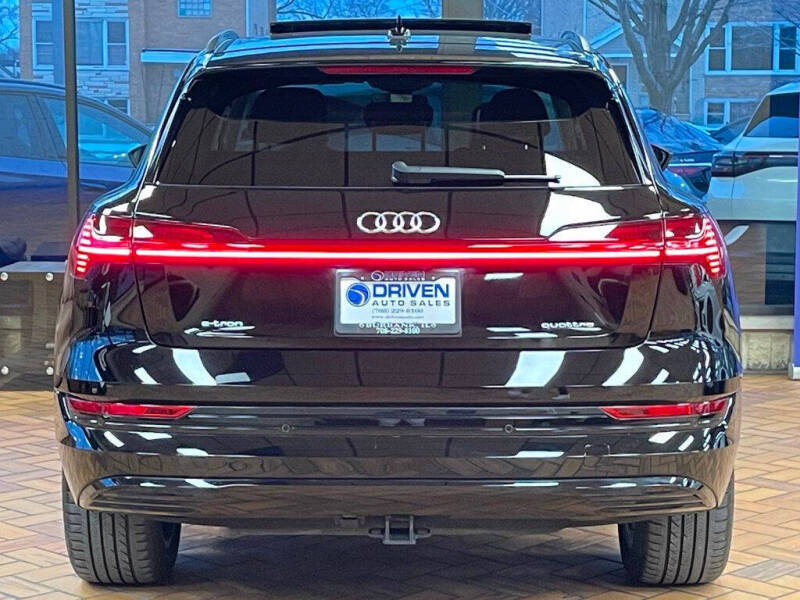 2021 Audi e-tron quattro Premium