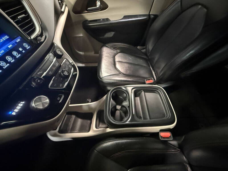 2017 Chrysler Pacifica Touring-L