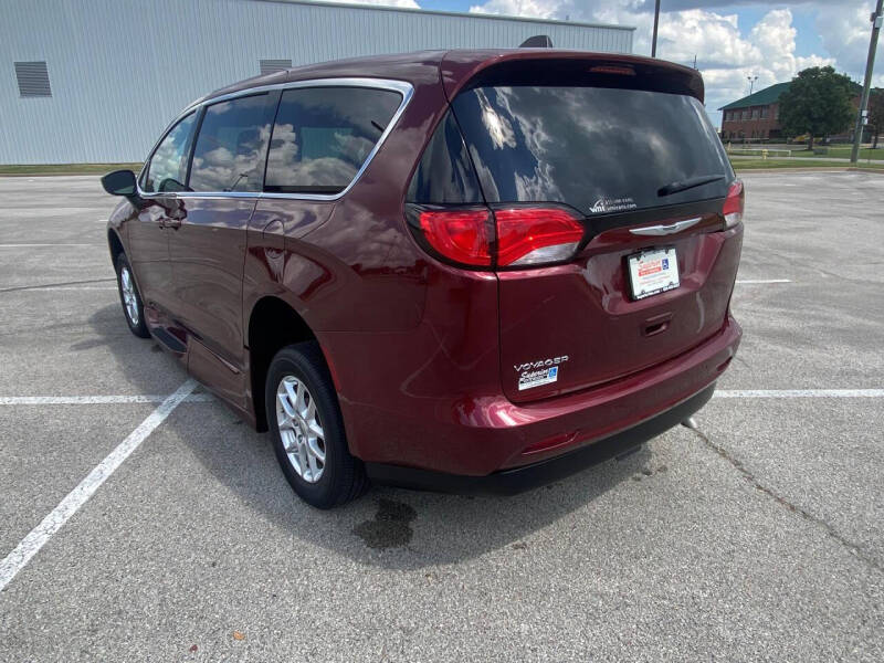 2022 Chrysler Voyager LX