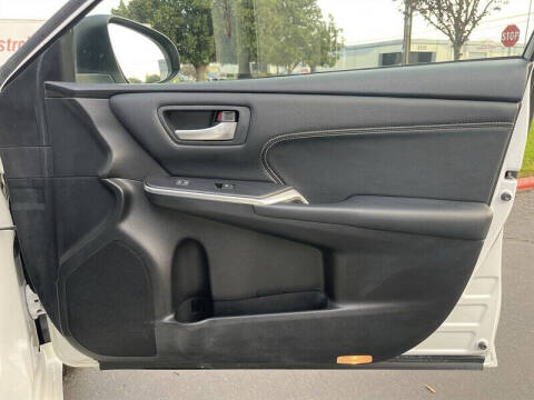 2017 Toyota Camry Hybrid XLE