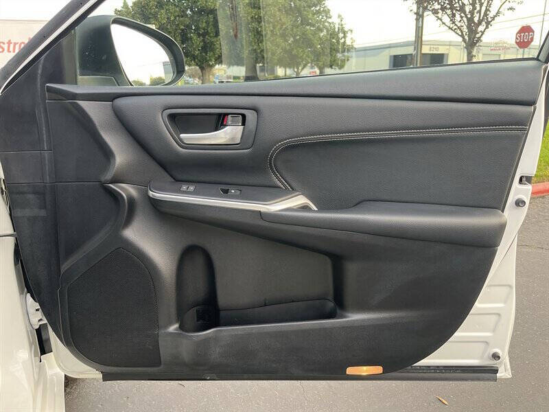 2017 Toyota Camry Hybrid XLE