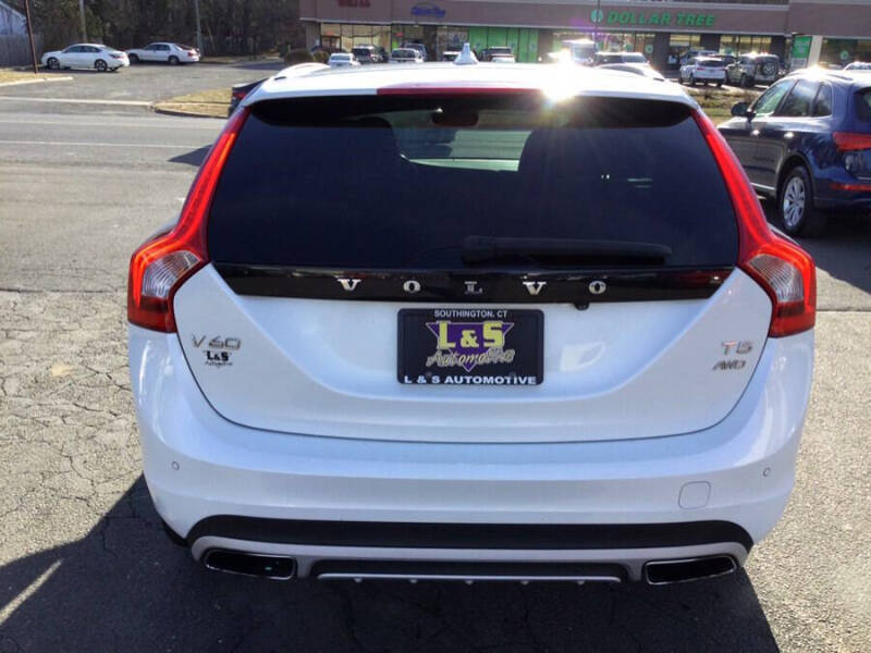 2015 Volvo V60 Cross Country T5