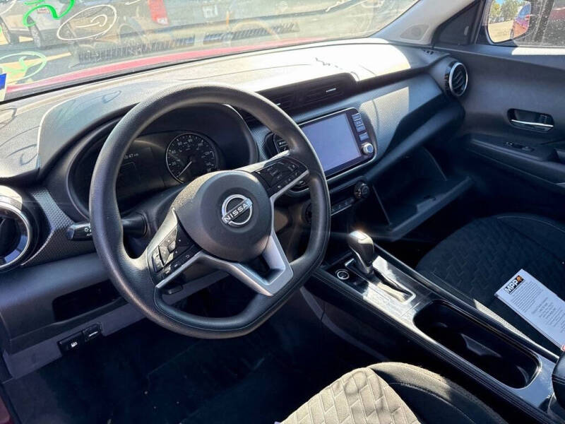 2022 Nissan Kicks SV