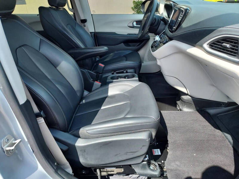 2023 Chrysler Pacifica Touring L