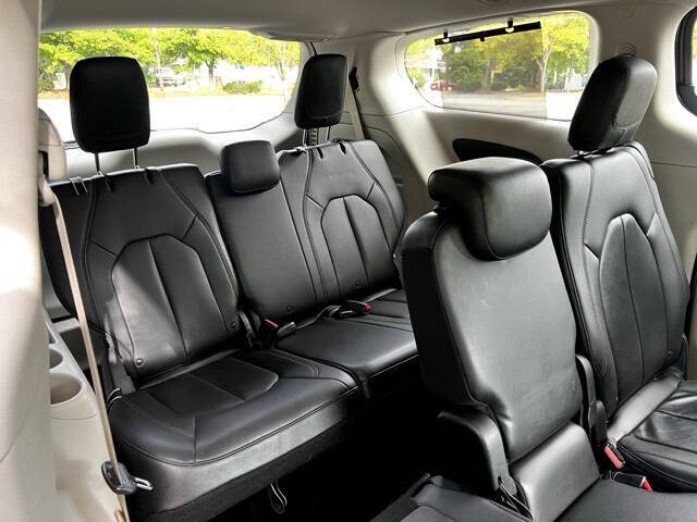 2017 Chrysler Pacifica Touring-L