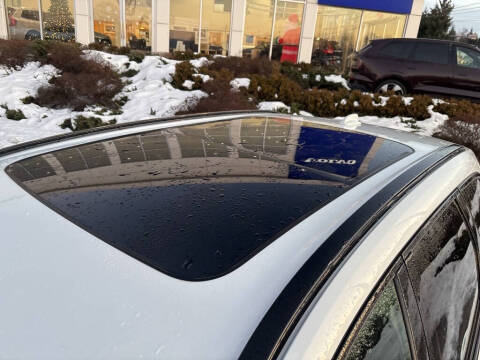 2025 Volvo XC60 B5 Core Dark Theme