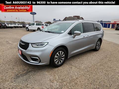 2021 Chrysler Pacifica for sale at POLLARD PRE-OWNED in Lubbock TX