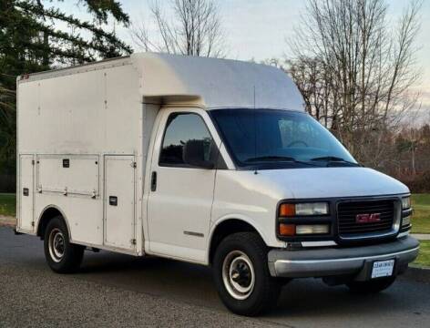 2002 GMC Savana for sale at CLEAR CHOICE AUTOMOTIVE in Milwaukie OR