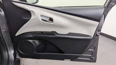 2022 Toyota Prius LE