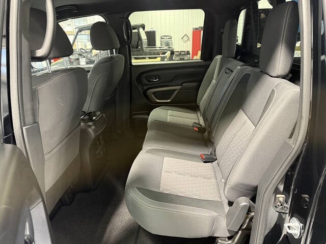 2024 Nissan Titan SV